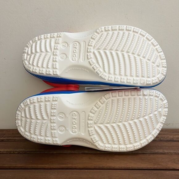 NWT Crocs Hello Kitty Clog Women Size 9 Men Size 7 - Picture 9 of 9